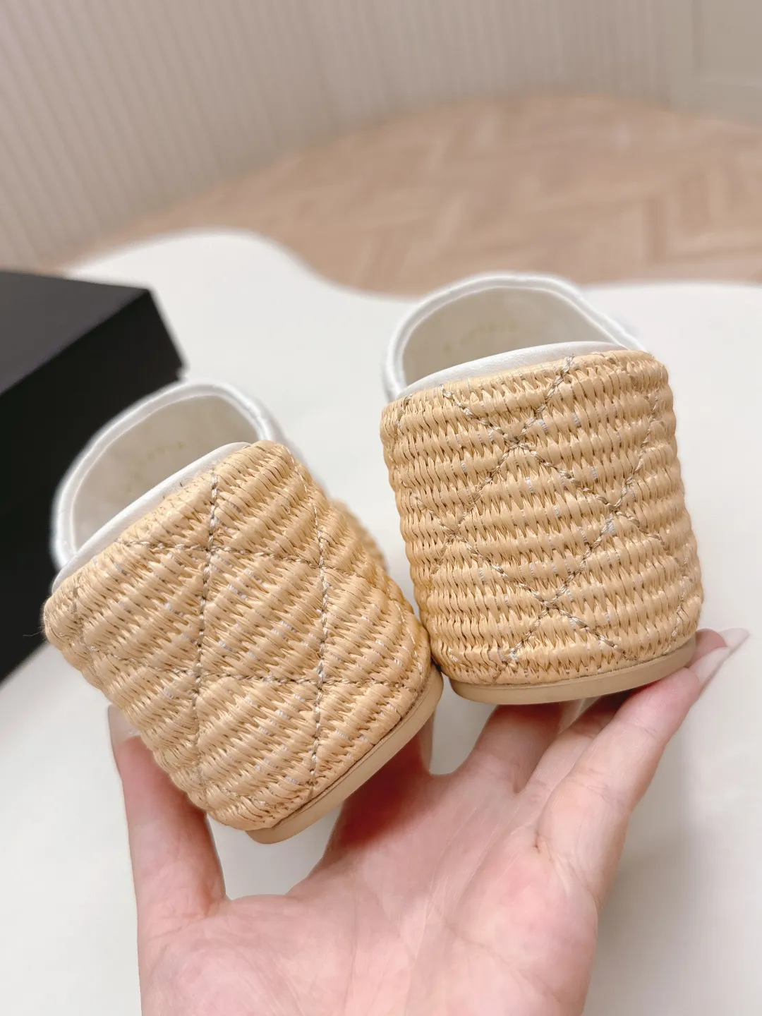 👟👟Ex-factory price 560👟👟 CHANEL Chanel 2025 new sandals and slippers series classic series every style is great rhombus platform sandals and slippers elegant and noble comfortable and versatile upper: sheepskin foot pad: sheepskin sole: rubber outsole size: 35-40